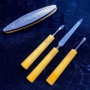 VINTAGE BAKELITE MANICURE SET